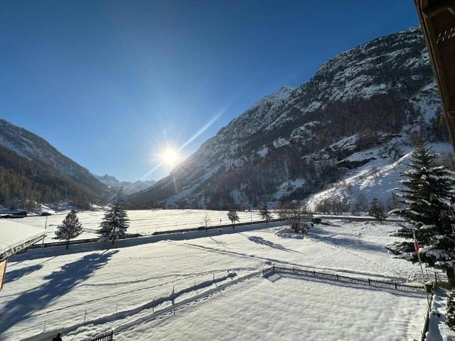 Panorama Apartment For 4 Near Zermatt Tasch Bagian luar foto